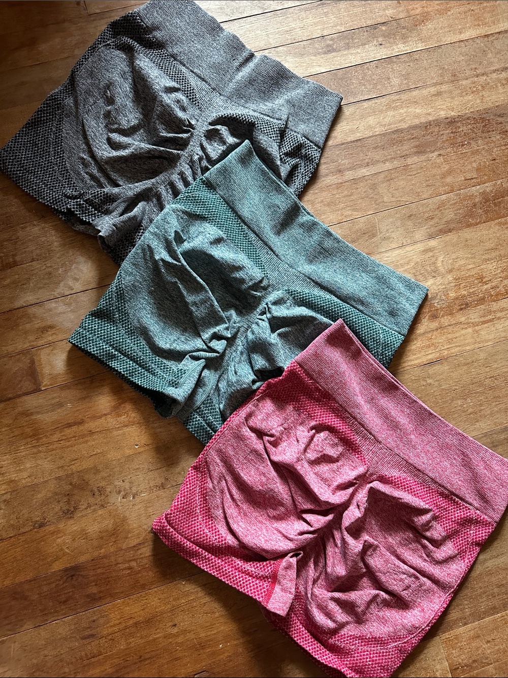 Women’s High-Waist Seamless Shorts Set - Red, Green, & Gray - XL